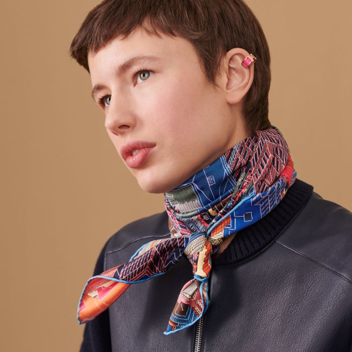 Zouaves et Dragons Bandana shawl 140 | Hermès Finland